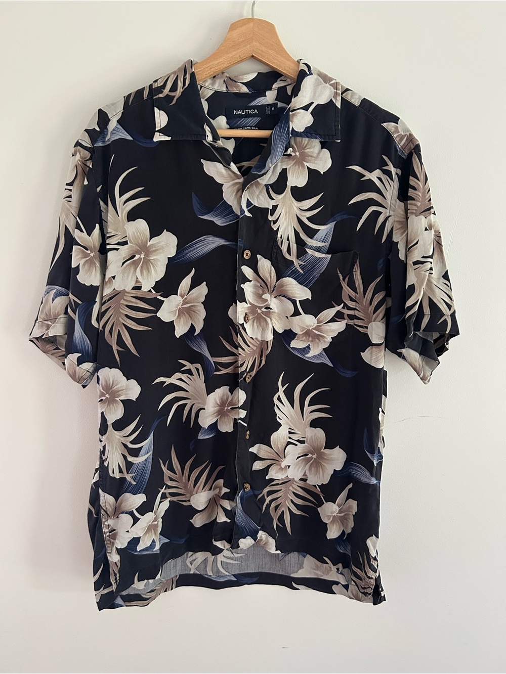 Nautica 100% Easy Care Silk Floral Button-Up - Men’s Medium